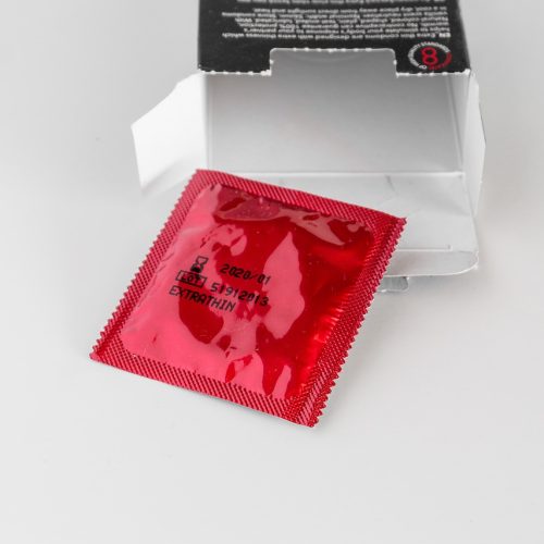 Hoe wordt HIV overgedragen en hoe kun je besmetting voorkomen?